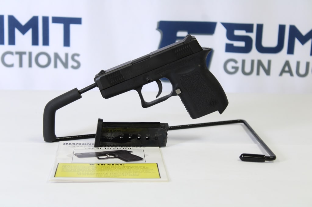 Diamondback Firearms DB380 .380 Auto: This pocket pistol comes chambered in .380, has fixed front and rear sights, one magazine. Please see photos. - Bore: Shiny ; Action: Semi ; Length: 2.75 - ZA3626