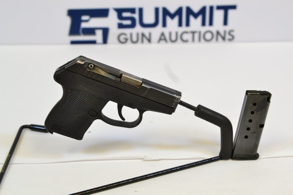 Kel-Tec P3AT .380 Auto: Looking for your next pocket gun? Well stop the search and grab this Kel-Tec P3AT. Compact enough for any situation this pistol is chambered in .380 auto and comes with one magazine. The pistol is in 