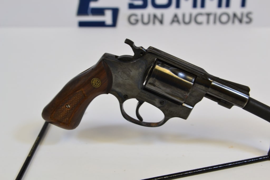 Rossi M685 .38 Spl: Up for auction is a Brazilian 5-shot revolver that comes with ramped front sights and grooved rear sights, original Rossi wood grips. Overall in good condition. Please see photos. ; Barrel Length: 2 ;