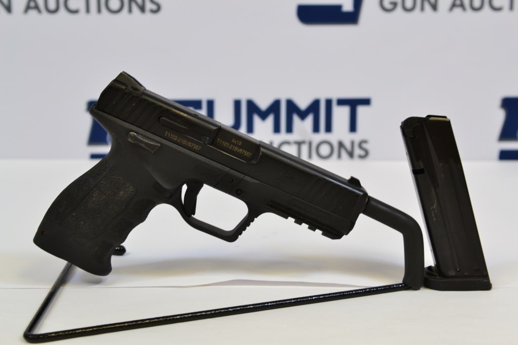 SAR SAR 9 9x19: Up for auction is a SAR SAR 9 semi-auto pistol chambered in 9x19. This pistol features a 4.25 inch barrel, black polymer frame with a pic rail under the barrel, and iron sights. Equipped with one maga