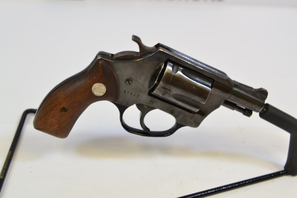 Charter Arms Undercover .38 Special: This snub nose revolver comes with ramped front sight, grooved rear sights, original grips, and shows normal signs of wear and tear. Please see photos. - Barrel Length: 2 ; SN#:47817 - Bore: Shiny ; A