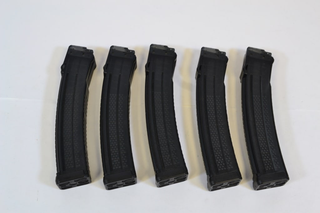 A Lot of (5) Sig Sauer MPX Magazines 9mm: Up for auction is (5) Sig Sauer MPX 9mm 30 round magazines. Overall in excellent condition. Please see photos. - Barrel Length: ; SN#: -