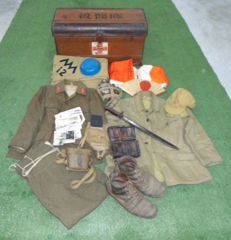 Outstanding WWII GI Bringback Japanese War Souvenirs, Uniforms, Flags, Bayonet, Trunk (1 of 19)