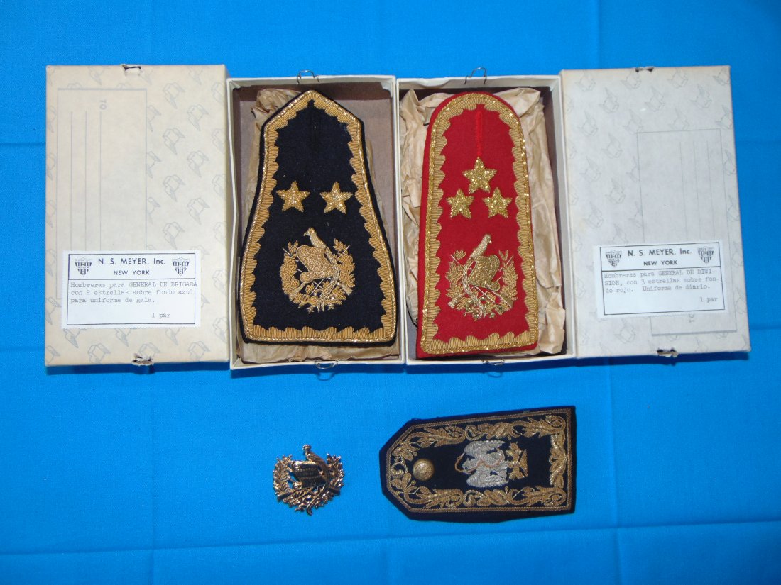 Mexican 2 & 3 Star Generals Shoulder Boards, Bullion (1 of 7)