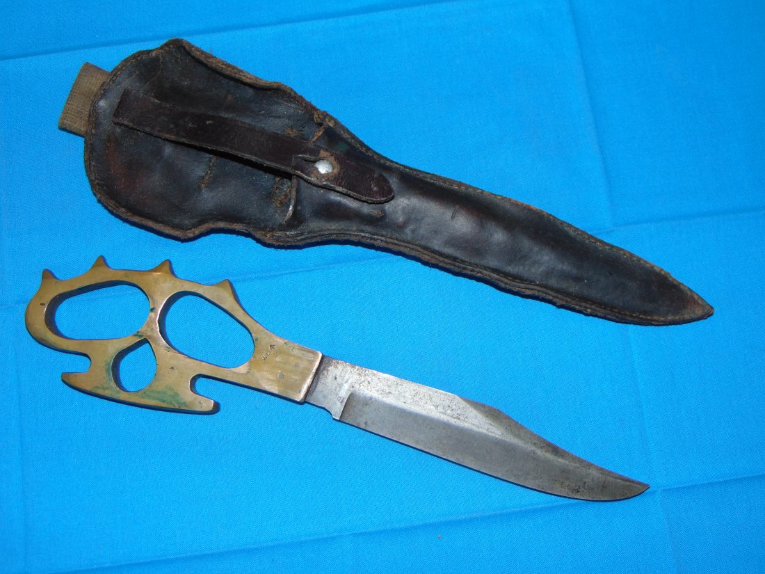 WWII British Commando Death Head Knuckle Fighting Knife (1 of 10)