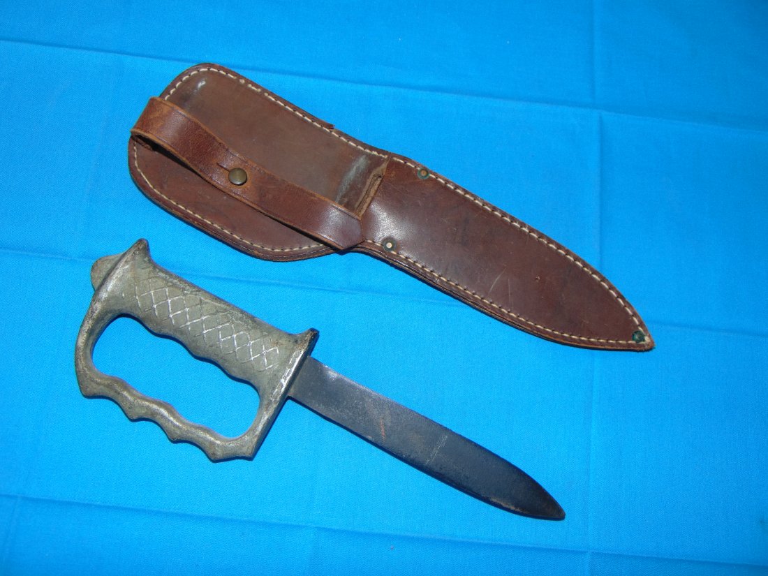 WWII Australian Commando Knuckle Fighting Knife (1 of 10)