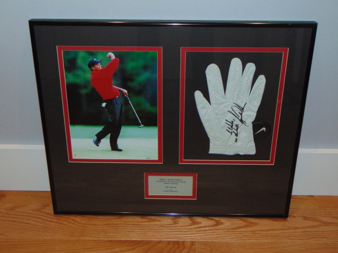 TIGER WOODS Signed Golf Glove, Framed w/ Photo PSA/DNA (1 of 13)