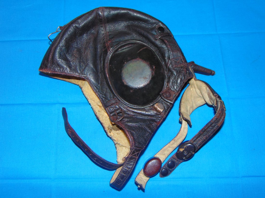 WWII German Luftwaffe Leather Winter Flight Helmet, LKp W101 (1 of 14)