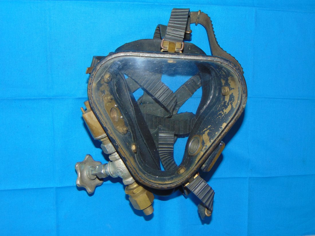 Vintage WWII - Vietnam War Era DESCO Jack Browne USN UDT Divers Mask (1 of 12)