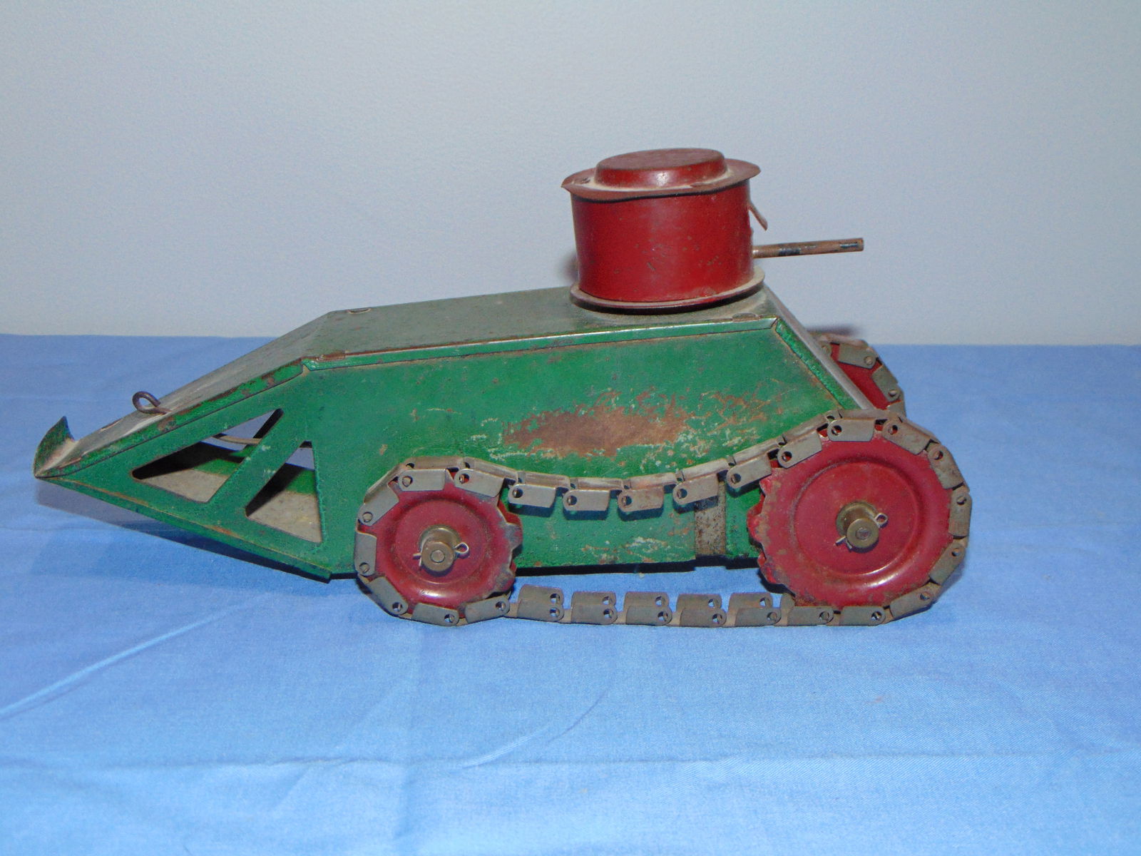 Original Antique Pressed Steel Tin Toy, 1920's STRUCTO Tank (1 of 8)