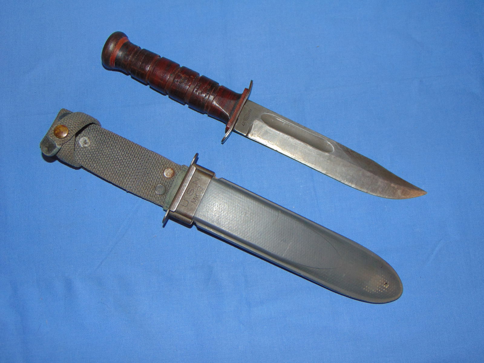 WWII USN MKII Mark 2 Fighting Knife, Red Spacer PAL RH37 (1 of 10)