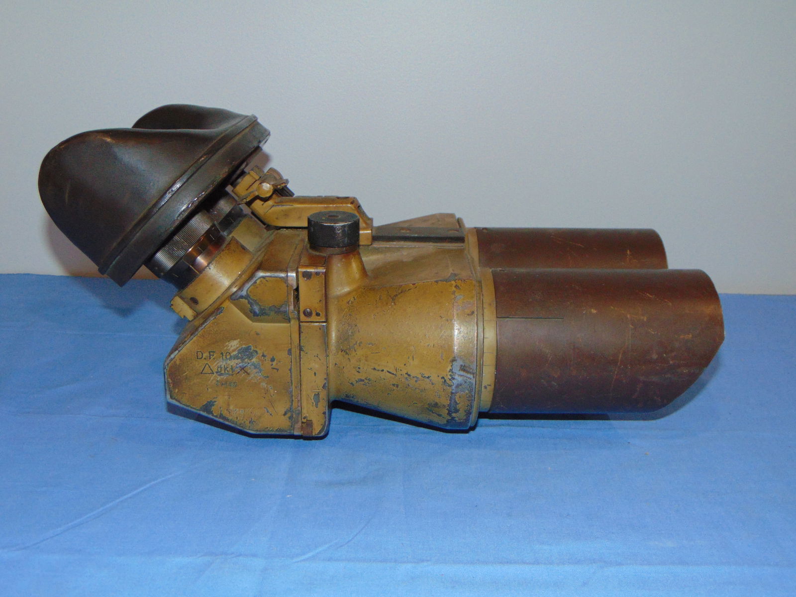 WWII German 10x80 Artillery Spotting Binoculars in DAK Afrika Korps Desert Tropical Camoflage Paint (1 of 10)