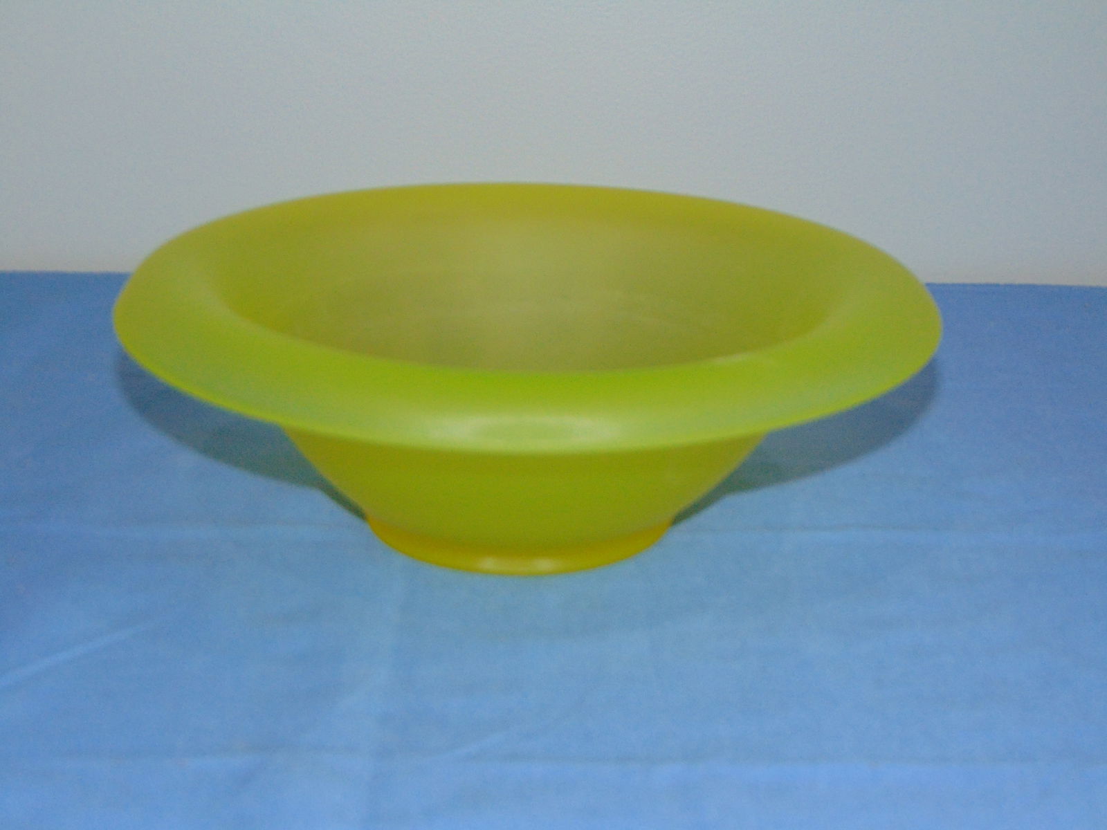 Vintage Vaseline Uranium Glass Dish Bowl (1 of 5)