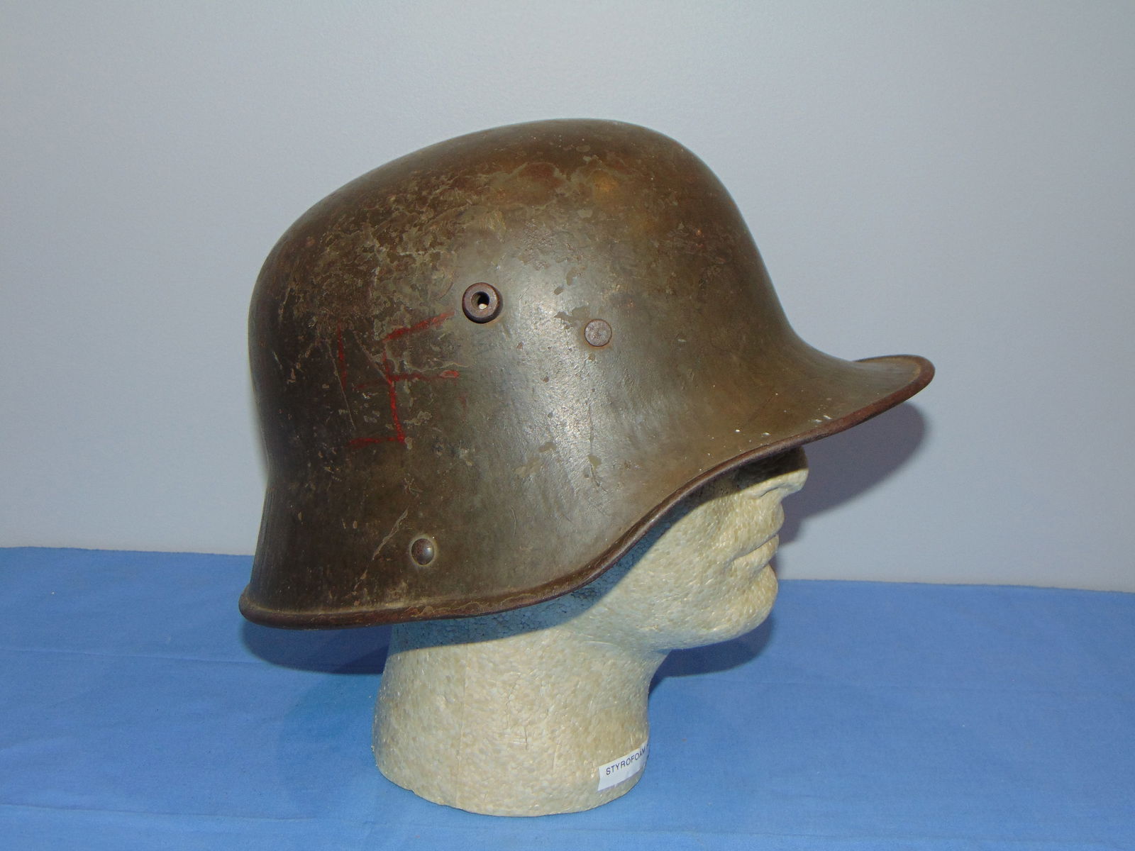 WWI German Steel Helmet (1 of 8)