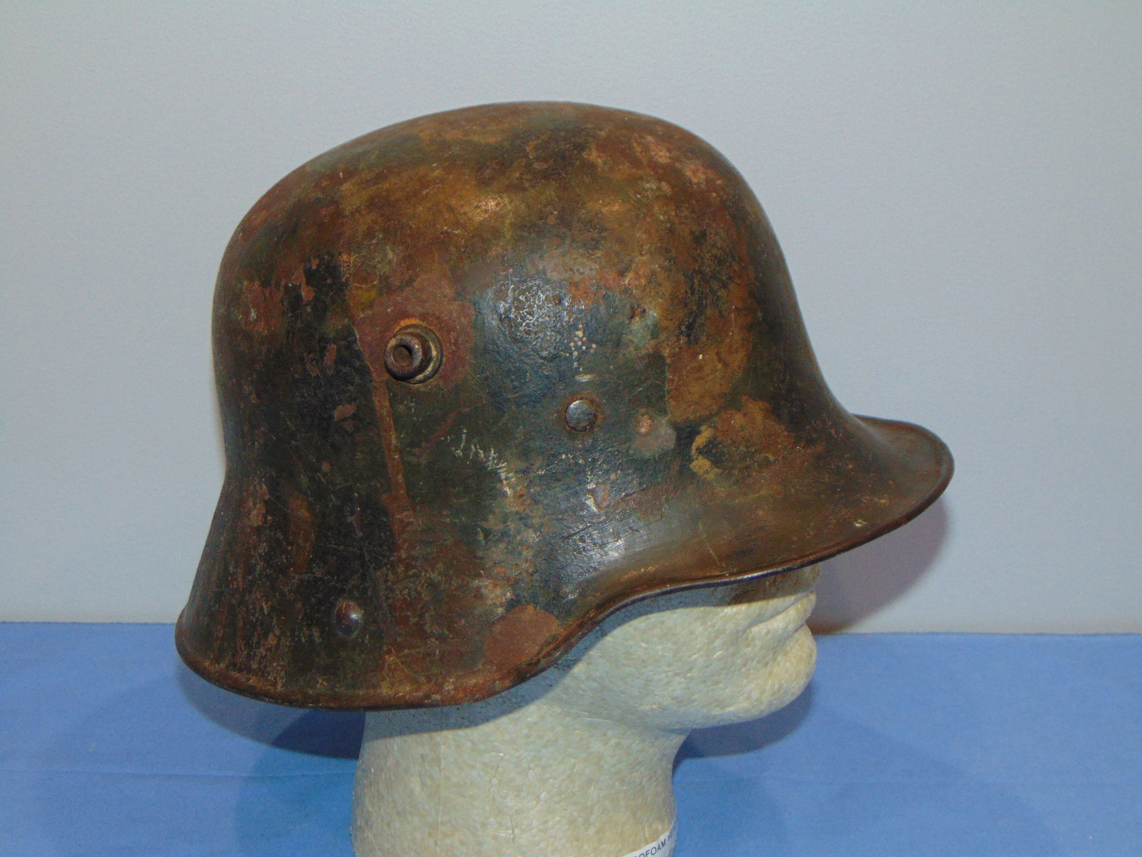 WWI German Steel Helmet w/ Camoflage Paint ET64 (1 of 9)