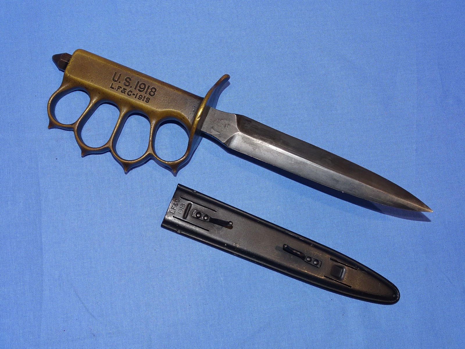 Minty WWI U.S. Model 1918 Trench Fighting Knuckle Knife, L.F.&C. (1 of 11)