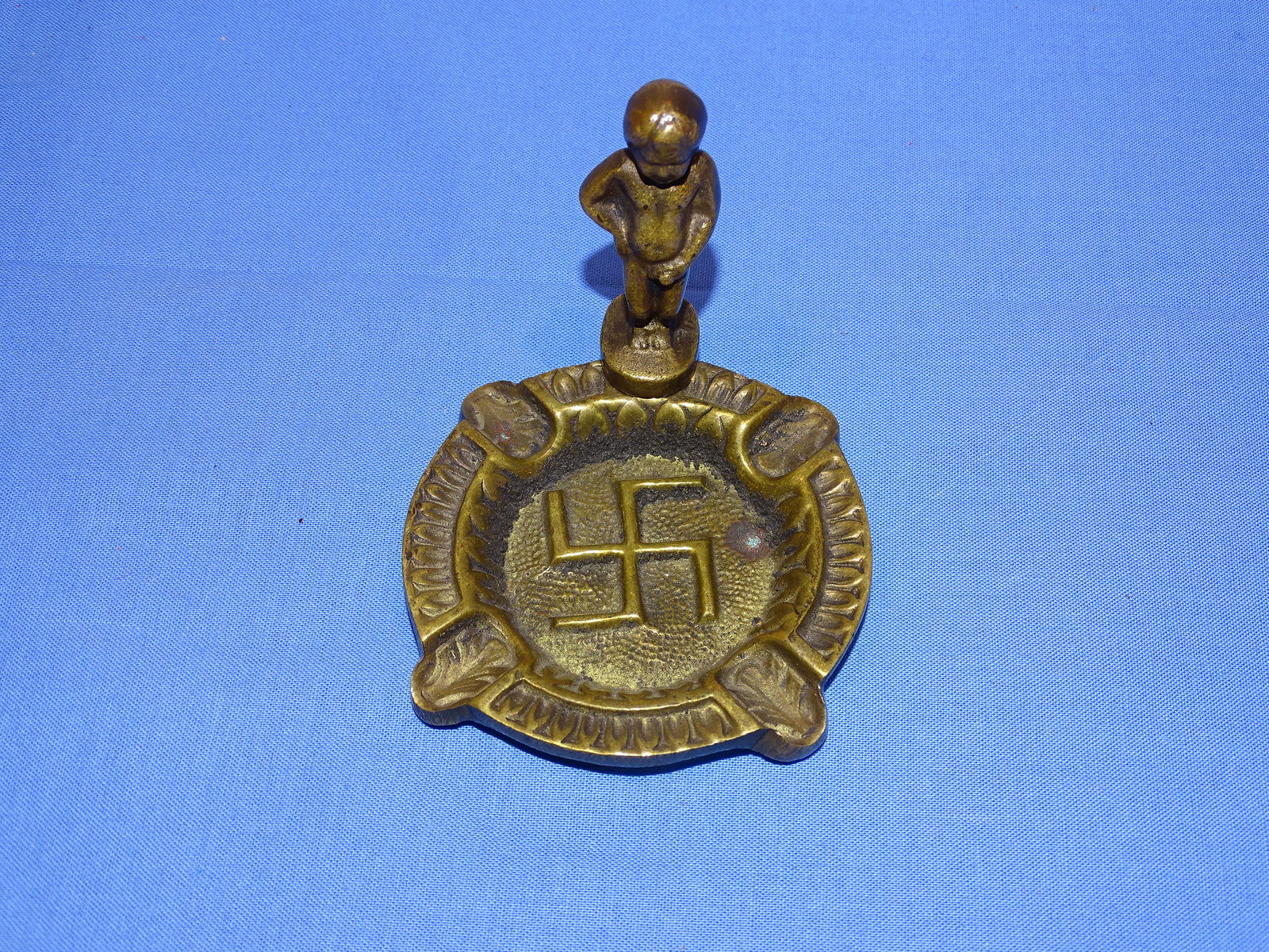 WWII Anti-Nazi, Piss on Hitler, "MANNEKEN PIS" Ashtray: WWII ANTI-NAZI ASHTRAY.