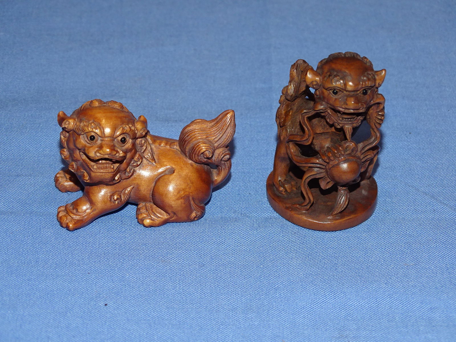 Japanese Carved Wood Netsuke Pair, FOO DOGS (1 of 8)