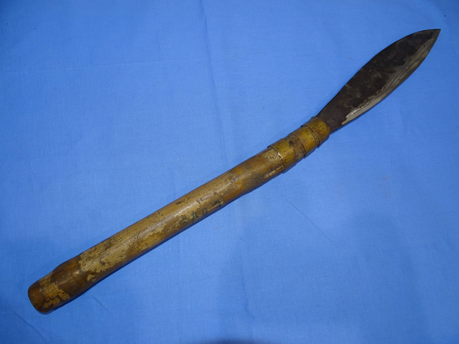 Vietnam War Era MONTAGNARD Bush Jungle Machete Knife: VERY INTERESTING MONTAGNARD JUNGLE MACHETE, IT MEASURES APPROX 25 1/2" LONG OVERALL...RAZOR SHARP.