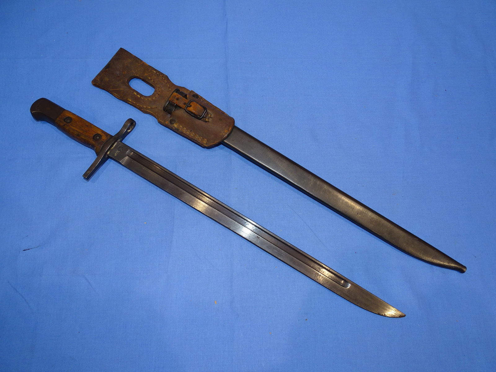 Nice WWII Japanese Arisaka Type 30 Bayonet w/ Frog (1 of 15)