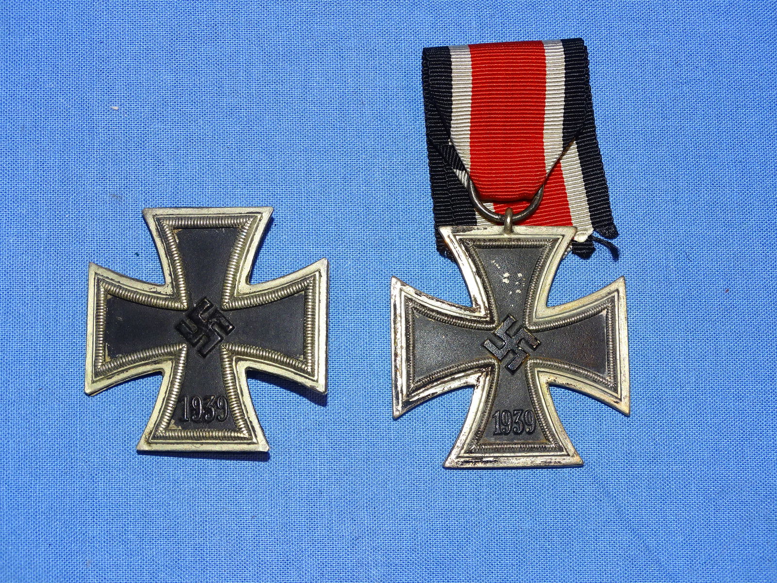 WWII German Medal Pair, 1st & 2nd Class Iron Cross, EKI & EKII (1 of 4)