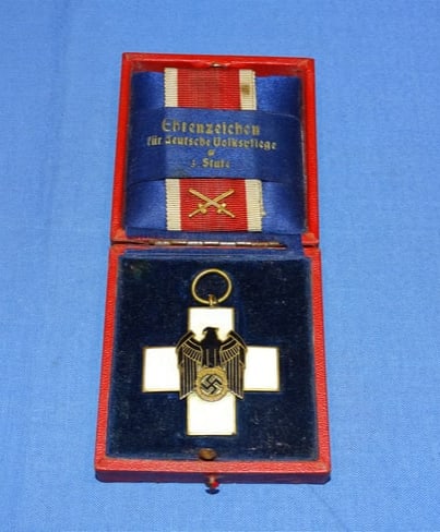 WWII German Cased Medal, Social Welfare 3rd Class by Godet (1 of 8)