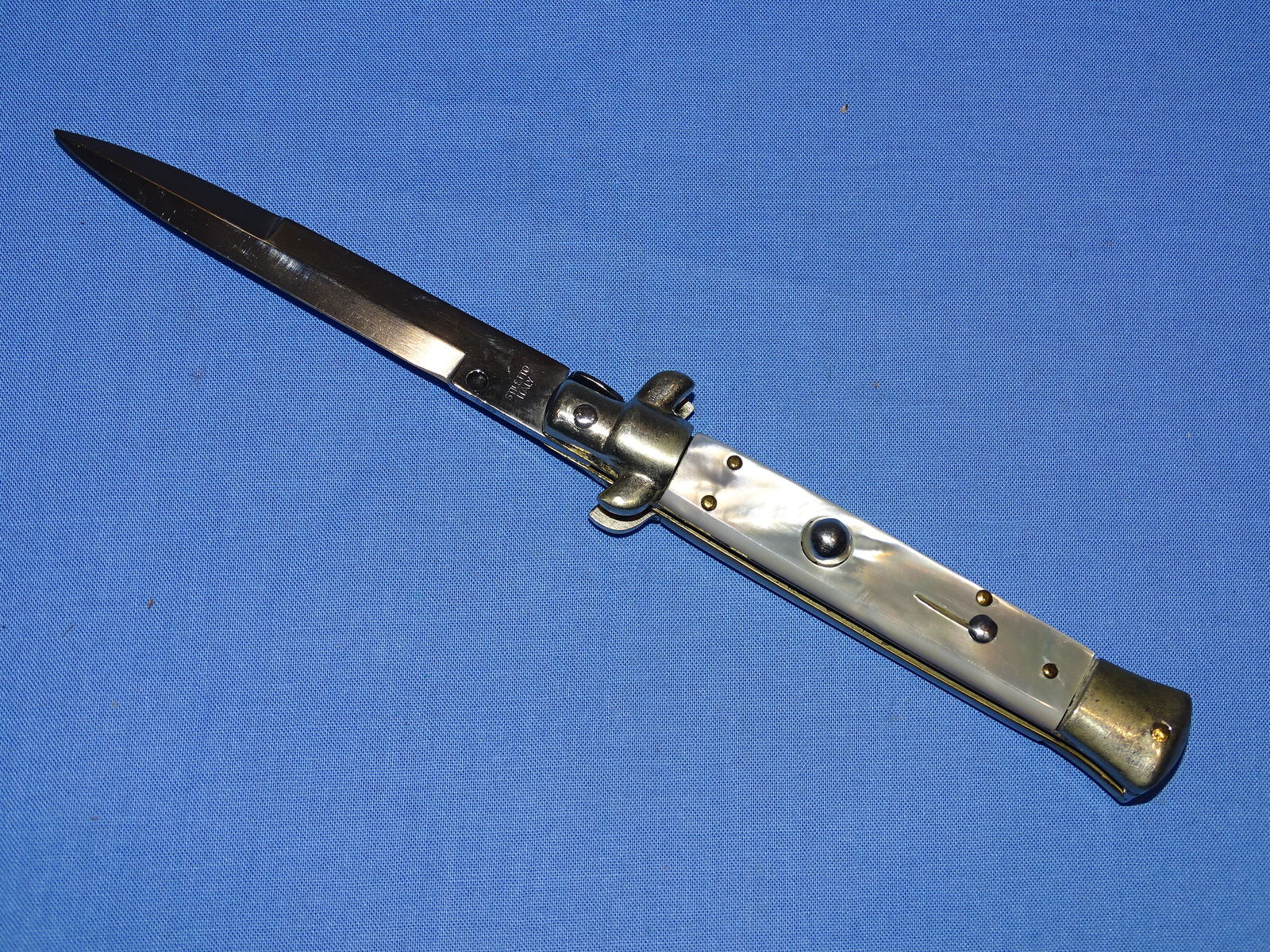 Mother of Pearl Italian Stiletto Switchblade Knife (1 of 6)