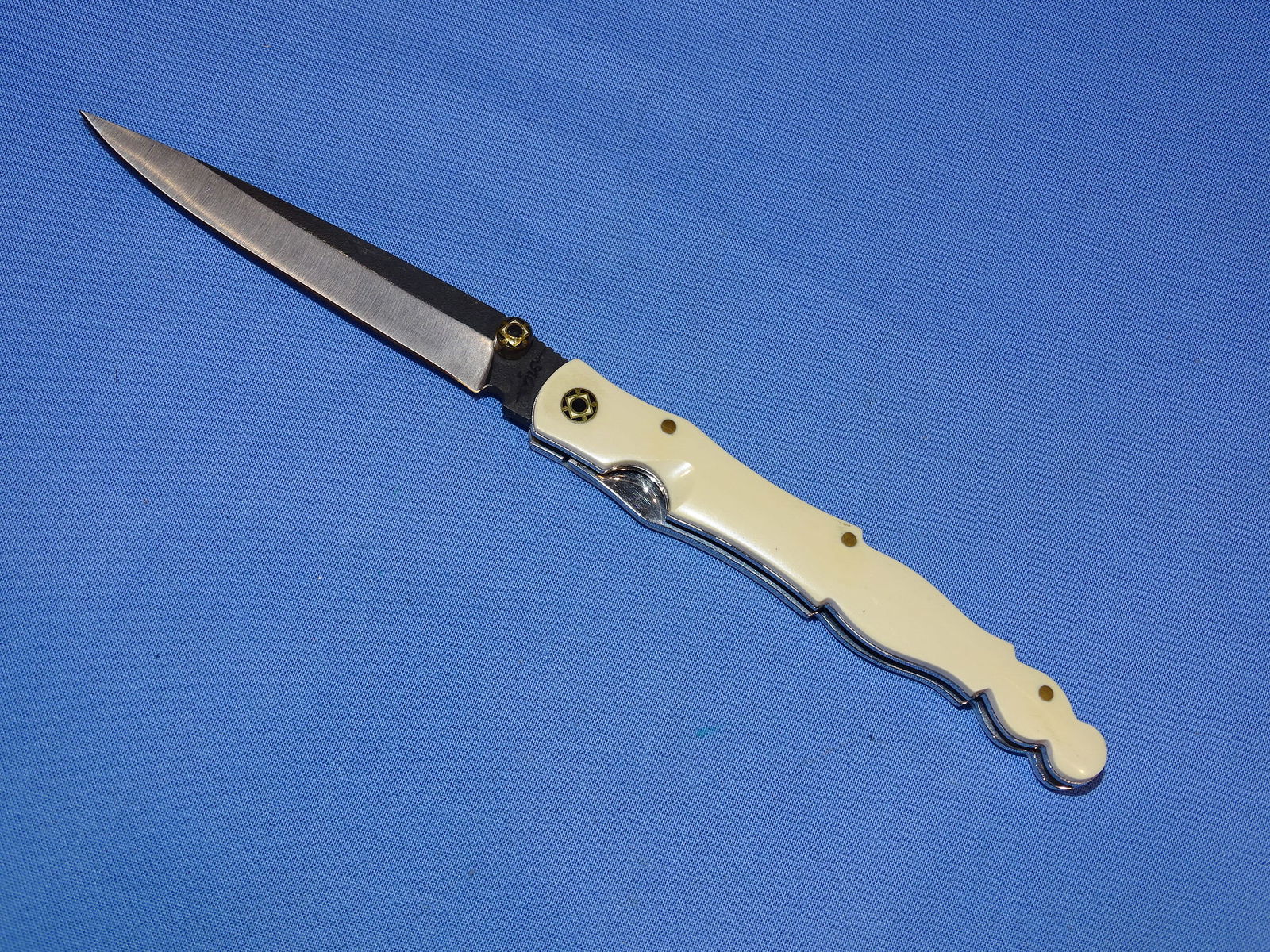 Unidentified, Possibly SUCHAT ? Liner Lock Knife (1 of 10)