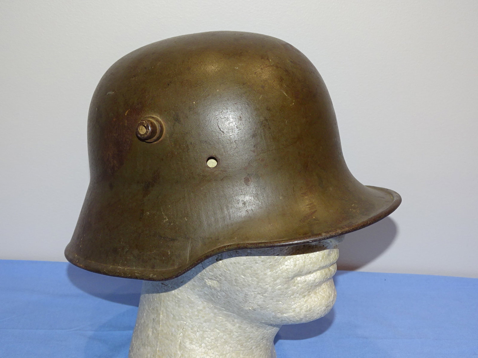 WWI German Steel Helmet: NICE WWI GERMAN STEEL HELMET, POT ONLY NO LINER, BUT THE HELMET RETAINS MUCH OF THE ORIGINAL GREEN PAINTED SURFACE. STAMPED TO THE INSIDE Si62. JUST ADD A LINER.