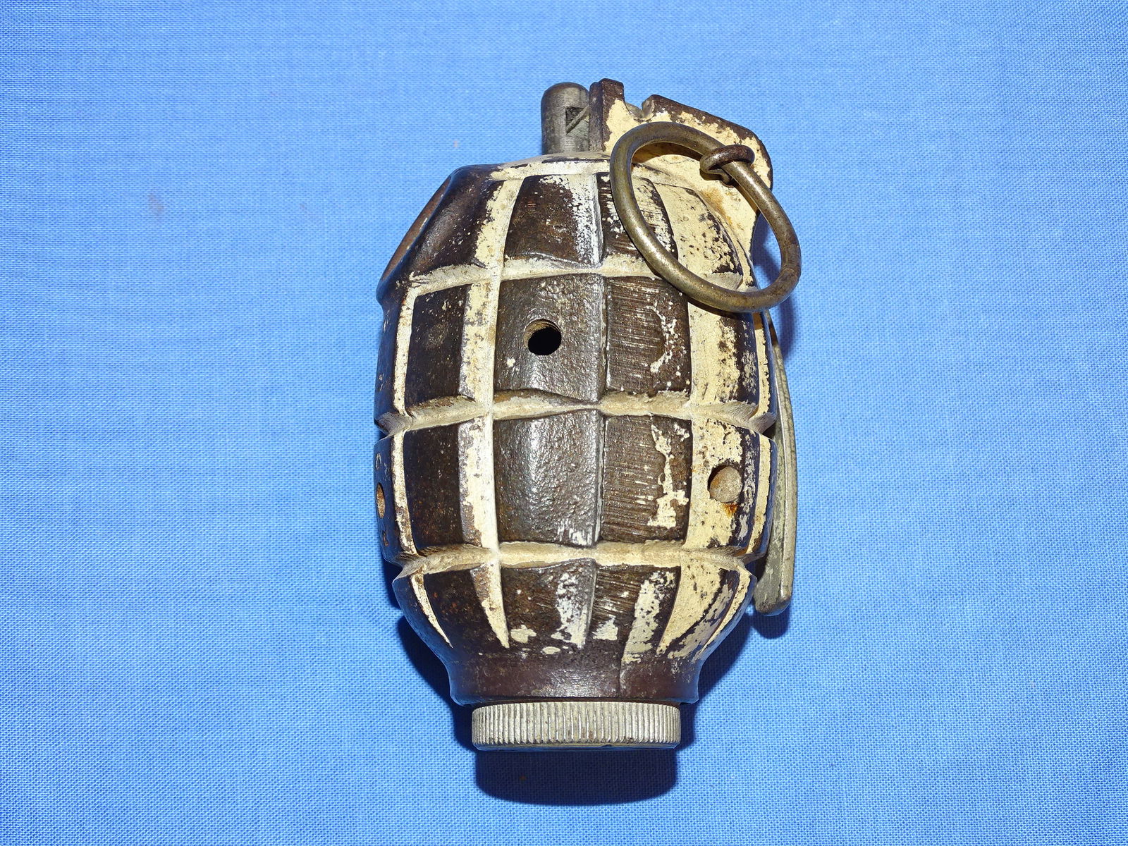 Inert / Dewat WWII British Mills No.35 MkII, RBD Hand Grenade, 8-40 Dated (1 of 6)