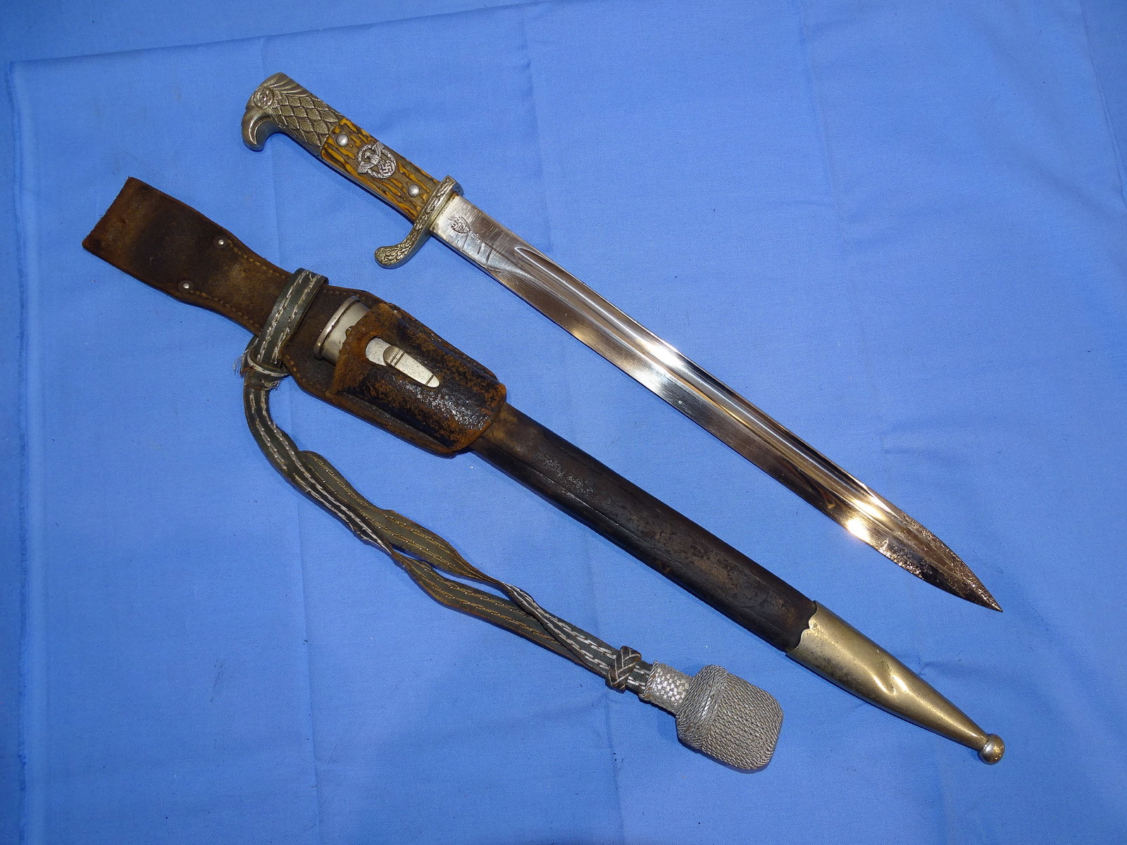 WWII German Nazi Police Bayonet, Clemen & Jung, Unit Marked S.Br. I. 899.: NICE 100% ORIGINAL WWII GERMAN POLICE BAYONET, MAKER MARKED CLEM & JUNG AND UNIT MARKED TO THE GUARD AND SCABBARD THROAT.