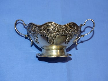 Beautiful TIFFANY & Co Sterling Silver Handled Bowl, 148gr