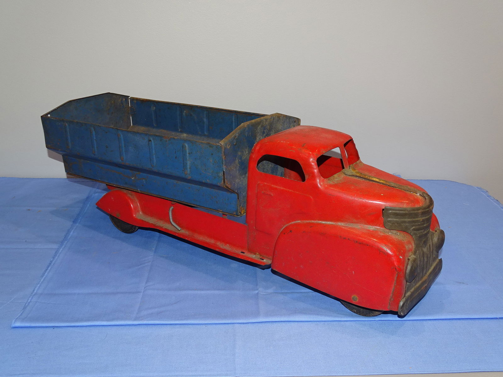 Large Vintage Marx Big Grain Pressed Steel Dump Truck (1 of 8)