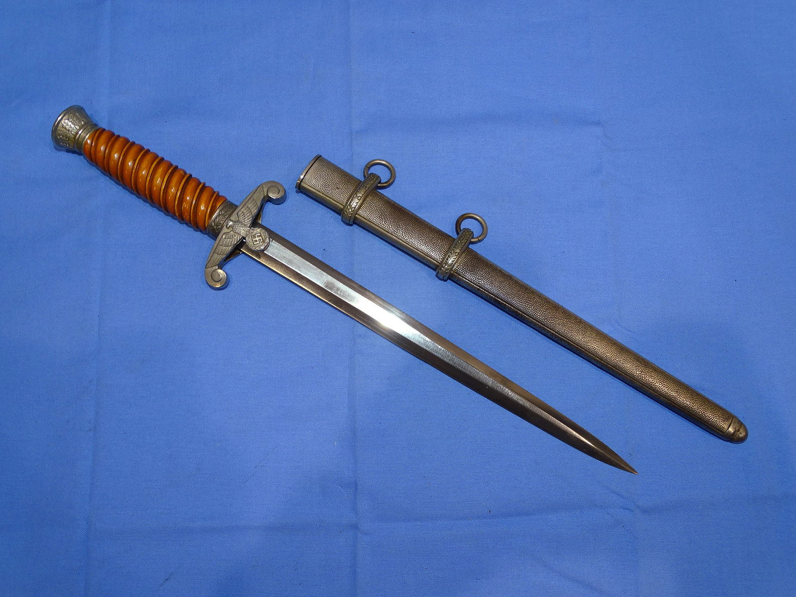 WWII German Nazi Heer Army Officer's Dagger: WWII GERMAN ARMY OFFICERS DAGGER, UNMARKED.