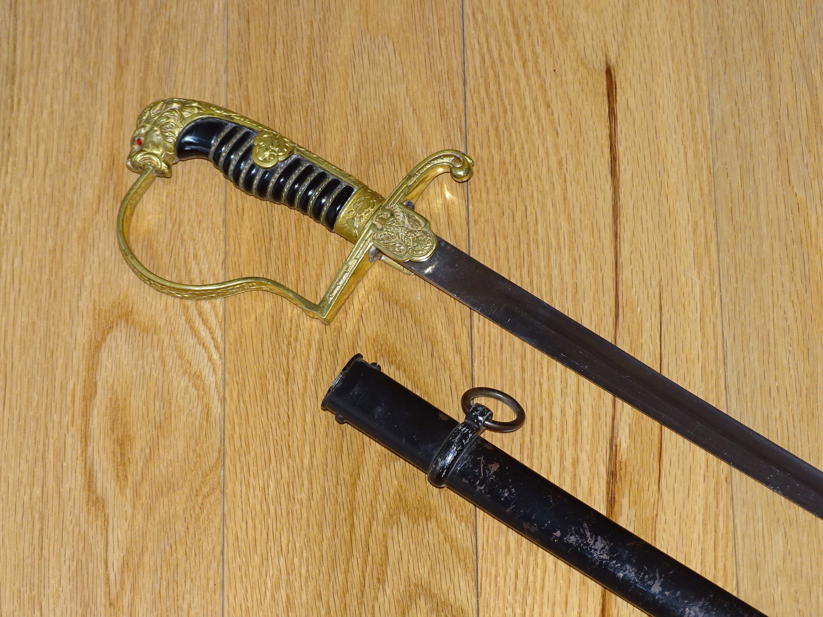 WWII German Third Reich Nazi Heer Army Officer's Sword, Lions Head, Alcoso: NICE CLEAN WWII GERMAN ARMY OFFICER'S SWORD. LIONS HEAD POMMEL, 31 1/4" BRIGHT PLATED BLADE, MAKER MARKED TO ALCOSO. A NICE SWORD.