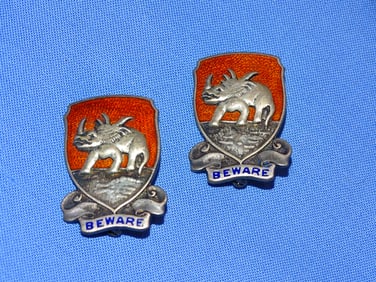 Rare WWII 771st Tank Destroyer Bn "BEWARE" Unit Crest DUI Pair, Sterling Newcomb