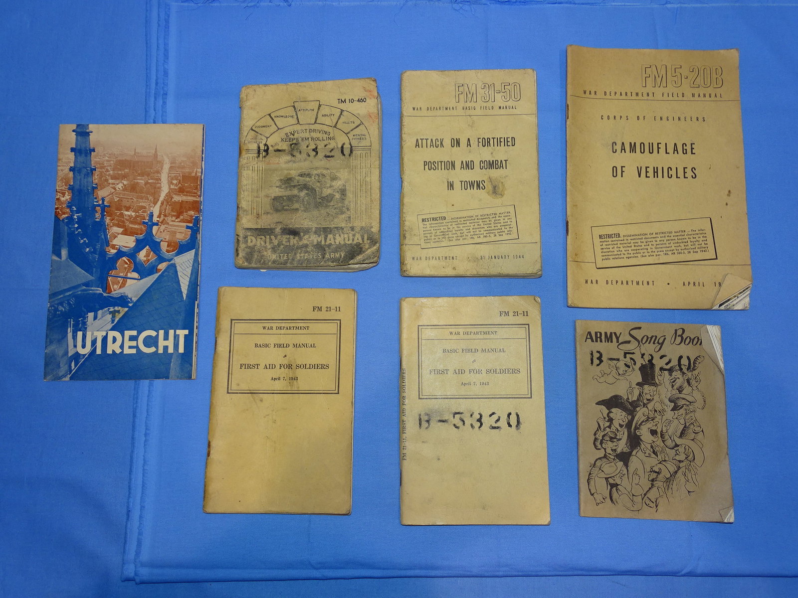 WWII Field Manual Technical Booklet Lot, Camoflage of Vehicles, Combat in Towns, First Aid: NICE LOT OF WWII FIELD MANUALS