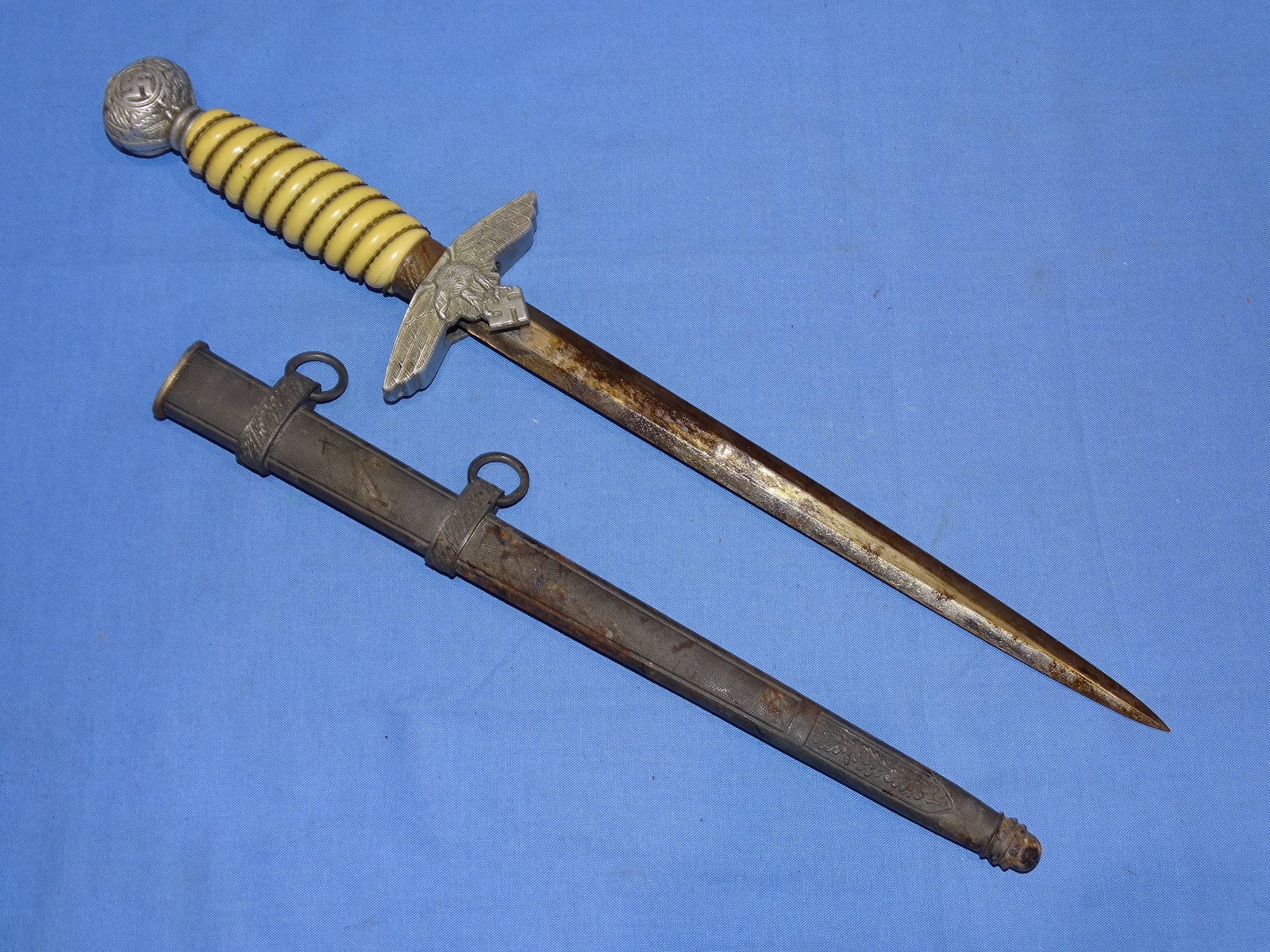 WWII German Luftwaffe Officer's Dagger (1 of 10)