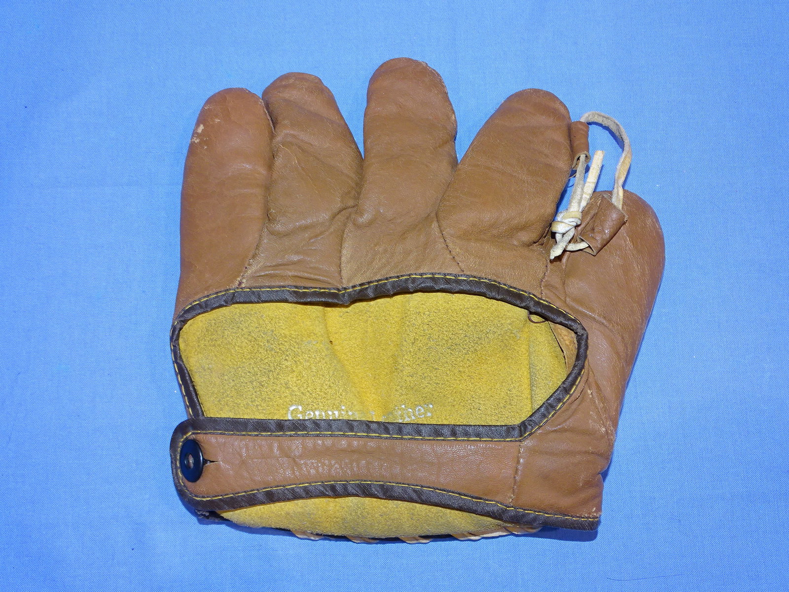 Vintage 1920's - 1930's YALE Varsity F44 Leather Baseball Glove (1 of 9)
