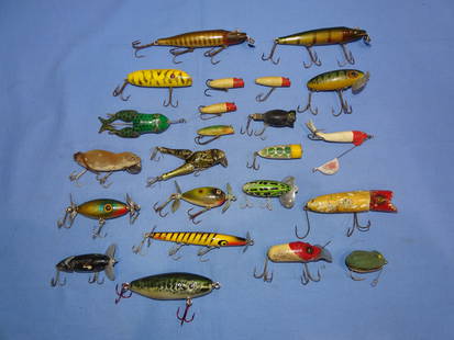 Vintage Wooden Fresh Water Fishing Lure Lot: NICE LOT OF VINTAGE FISHING LURES, MOST ARE WOOD, SOME ARE OTHER MATERIALS INCLUDING METAL, FABRIC, RUBBER, ETC. A NICE LOT OF OLDIES.