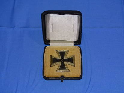 WWII German Medal, Cased Iron Cross 1st Class EKI, "26" B.H.Mayer: NICE WWII GERMAN EKI CASED MAKER MARKED 26, BH MAYER.