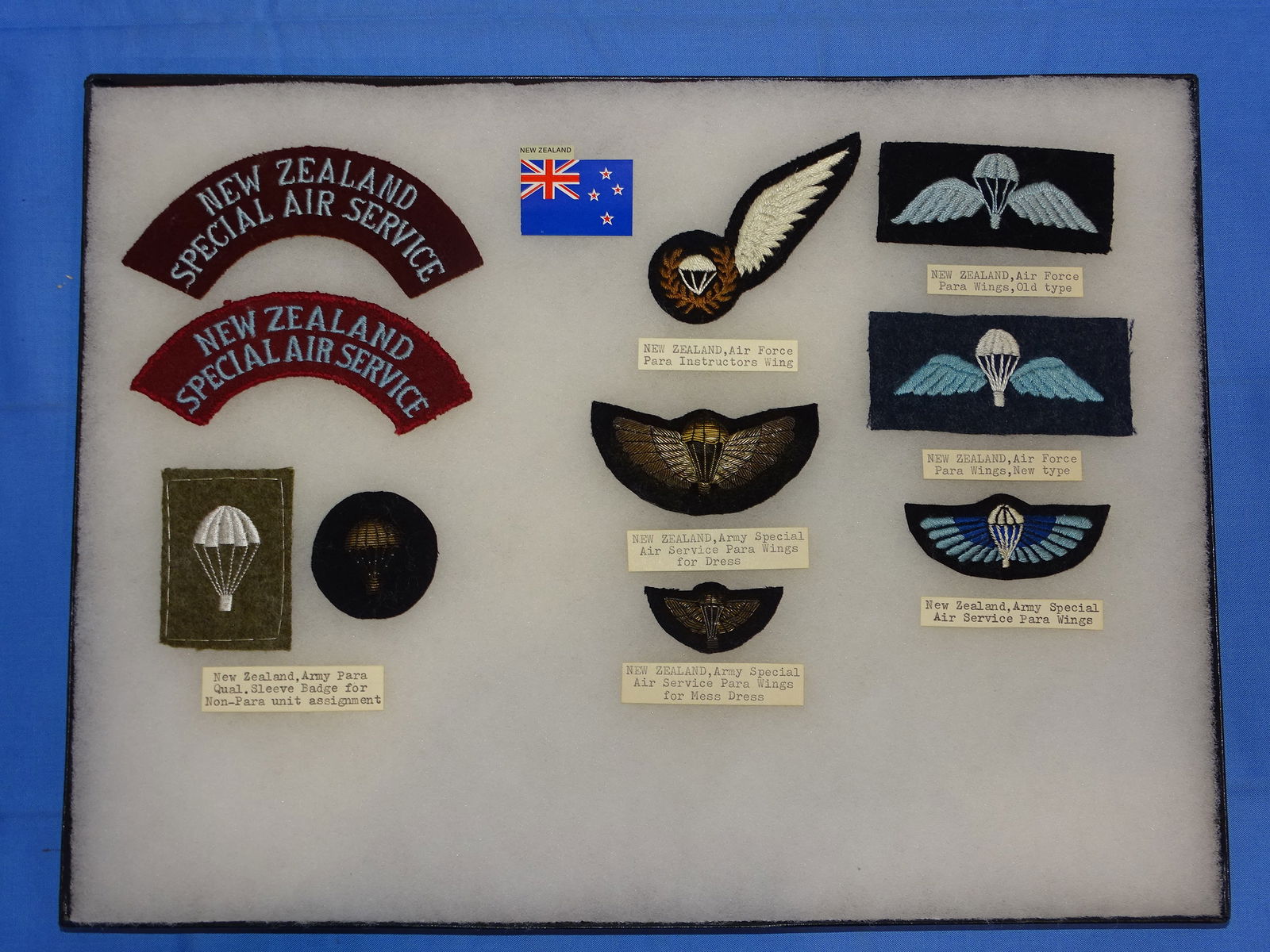 Airborne Paratrooper Wings, Patch Insignia Lot, NEW ZEALAND: LARGE COLLECTION OF AIRBORNE PARATROOPER INSIGNIA, YOU WILL RECEIVE THE EXACT ITEMS SHOWN IN THE CASE, INCLUDING THE DESCRIPTIONS. THE RIKER MOUNT CASE IS NOT INCLUDED. SOME OF THE METAL INSIGNIA HAS