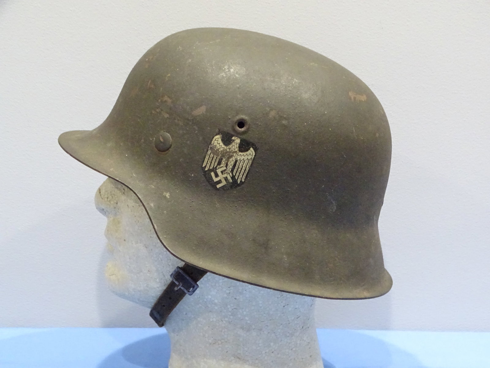 Nice WWII German Nazi Army Heer M42 Single Decal Helmet, ET64 Named: NICE CLEAN UNTOUCHED ESTATE FOUND WWII GERMAN M42 SINGLE DECAL ARMY HELMET. NICELY MARKED, LINER AND CHIN STRAP ARE JUST GREAT, NOT ALL DRIED OUT. A REALLY NICE EXAMPLE.