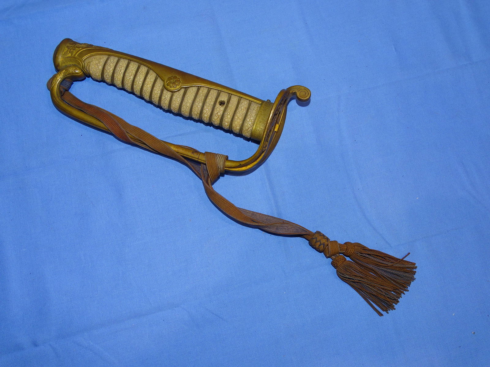 WWI - WWII Japanese Kyu-Gunto Samarai Sword Hilt & Tassle (1 of 10)