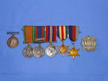 WWI - WWII British / Canadian Medal, Badge Lot