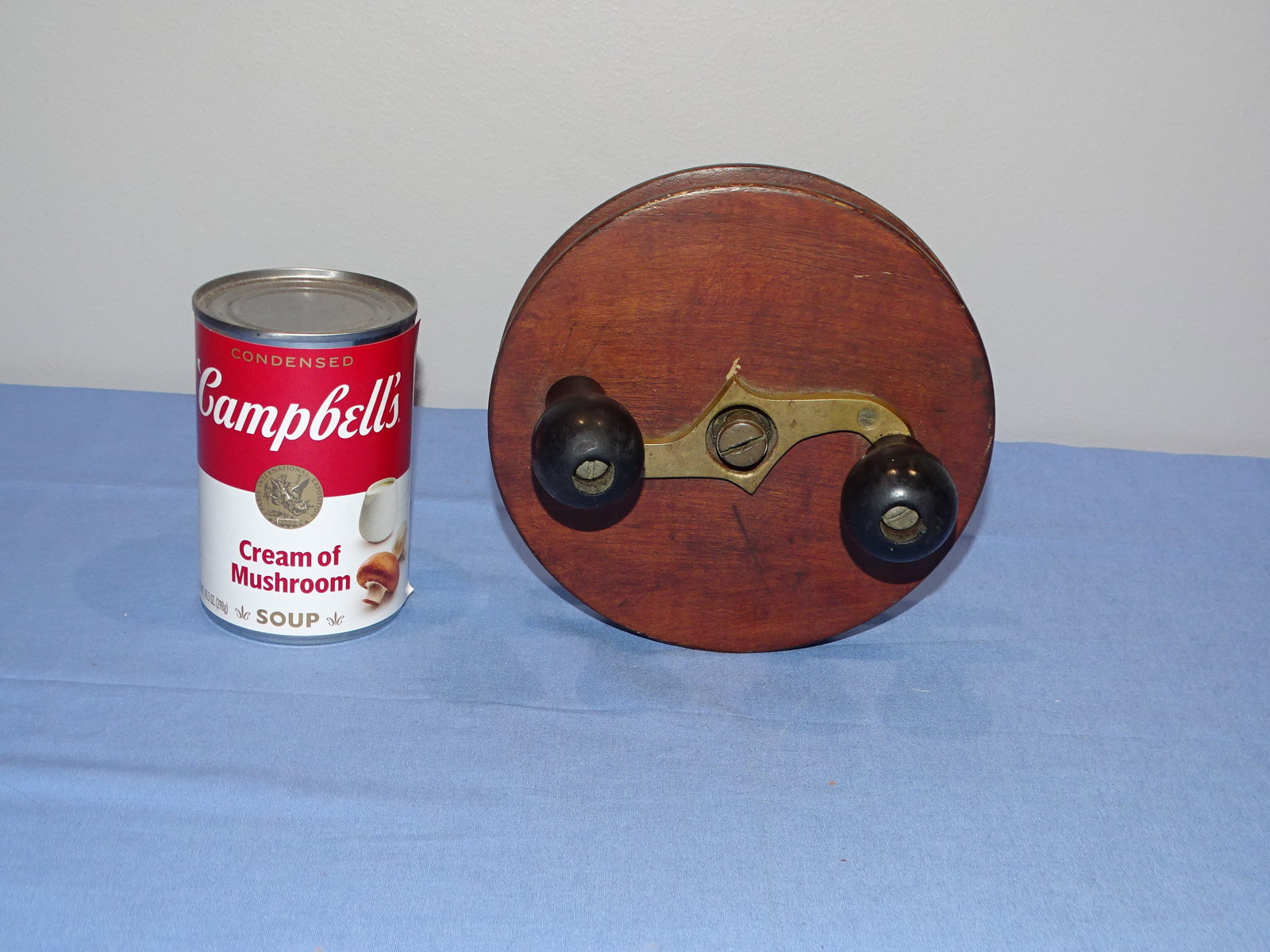 Antique Large 6" Mahogany Fishing Reel: NICE LARGE ANTIQUE FISHING REEL, MAHOGANY AND BRASS CONSTRUCTION. MEASURES APPROX. 6" ACROSS.