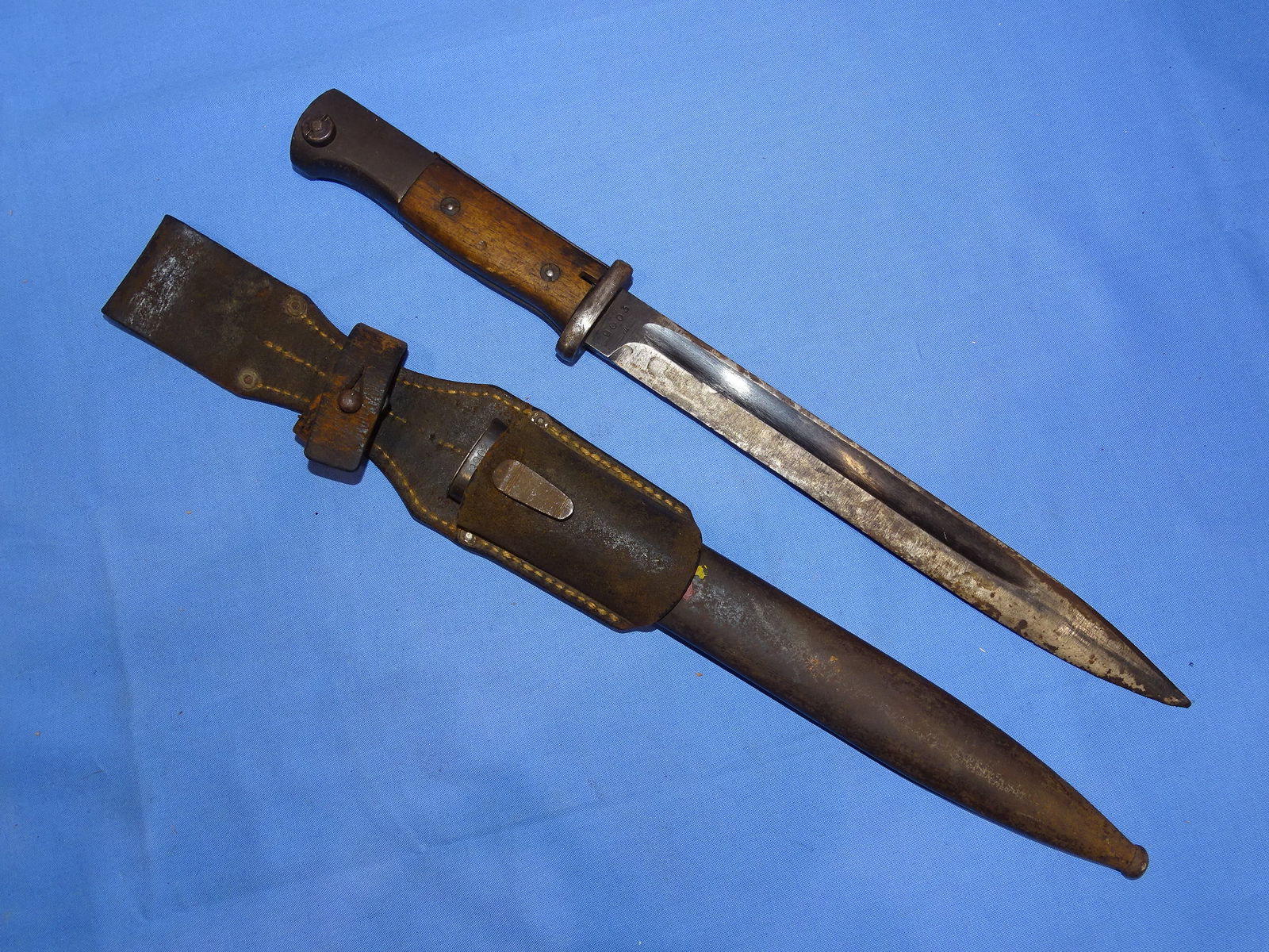 WWII German K98 Combat Bayonet, 43cvl: WWII GERMAN COMBAT BAYONET SHOWS EXTENSIVE SIGNS OF USE AND WEAR, LEATHER FROG IS PRESENT.