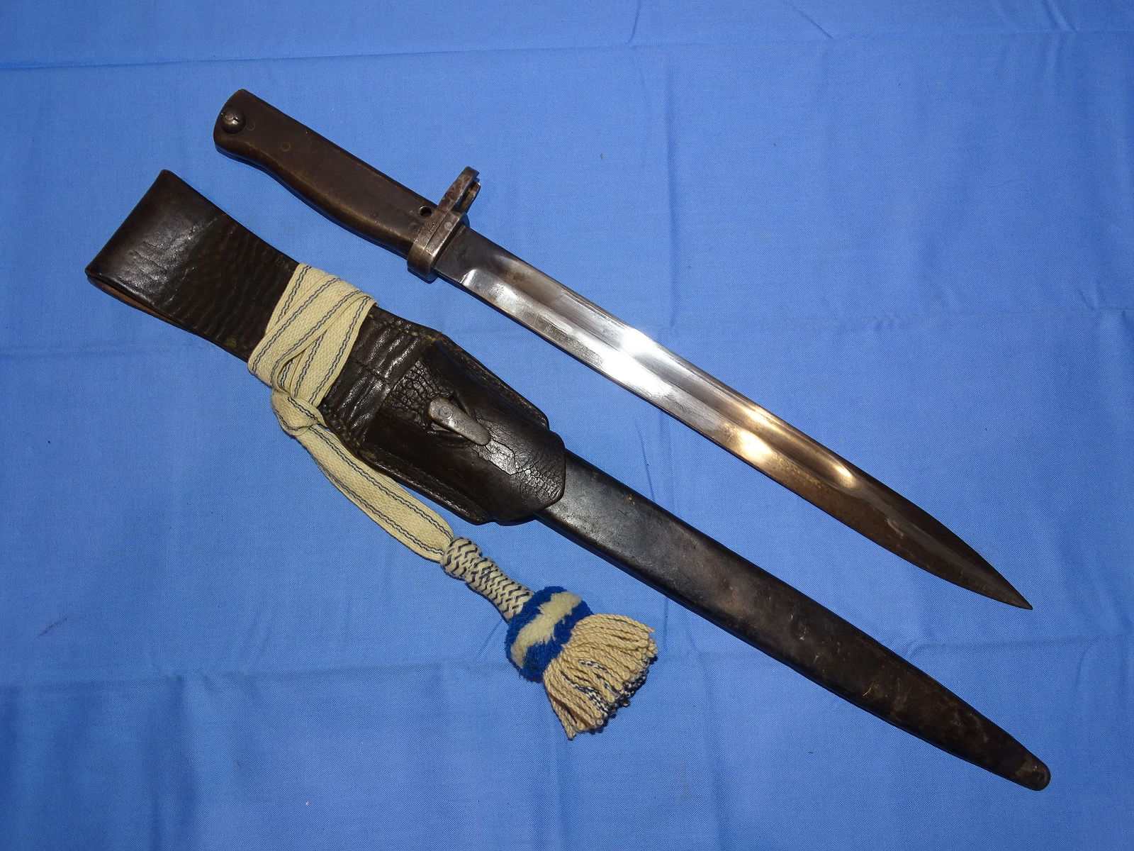 WWI German ERSATZ Bayonet w/ Frog & Knot (1 of 11)