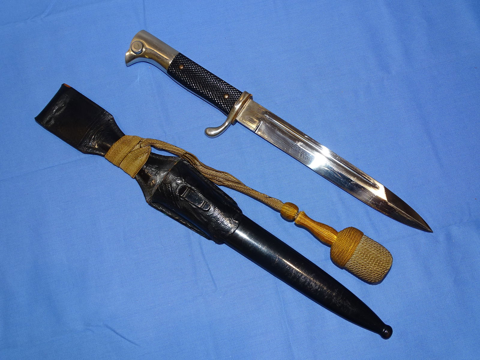 Minty WWII German Parade Dress Bayonet Dagger, Eickhorn Solingen (1 of 11)