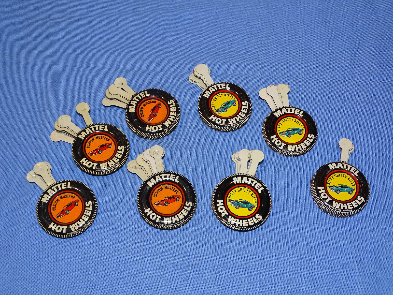 80 Original Vintage 1967-1969 NITTY GRITTY KITTY & CUSTOM MUSTANG Mattel Hot Wheels Tin Button NOS: NEW OLD STOCK ORIGINAL MATTEL HOT WHEELS BUTTON LOT OF 80, 40 EACH OF NITTY GRITTY KITTY AND 40 EACH OF CUSTOM MUSTANG.